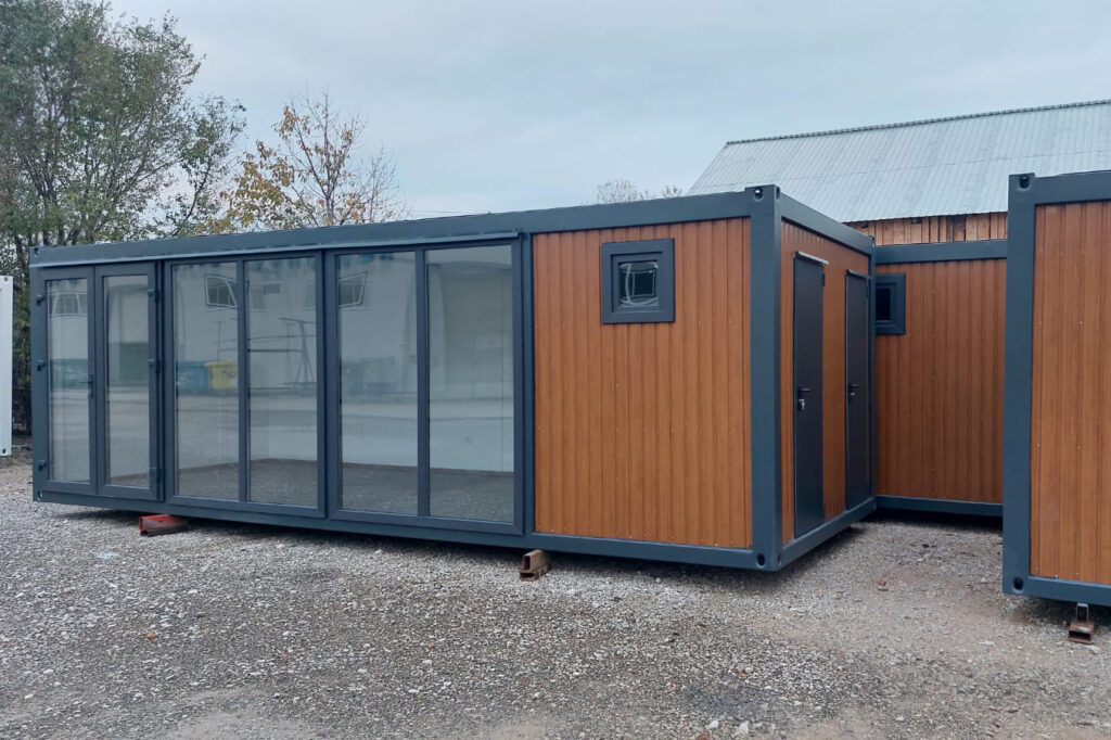 Container modular pentru spații de lucru și proiecte temporare